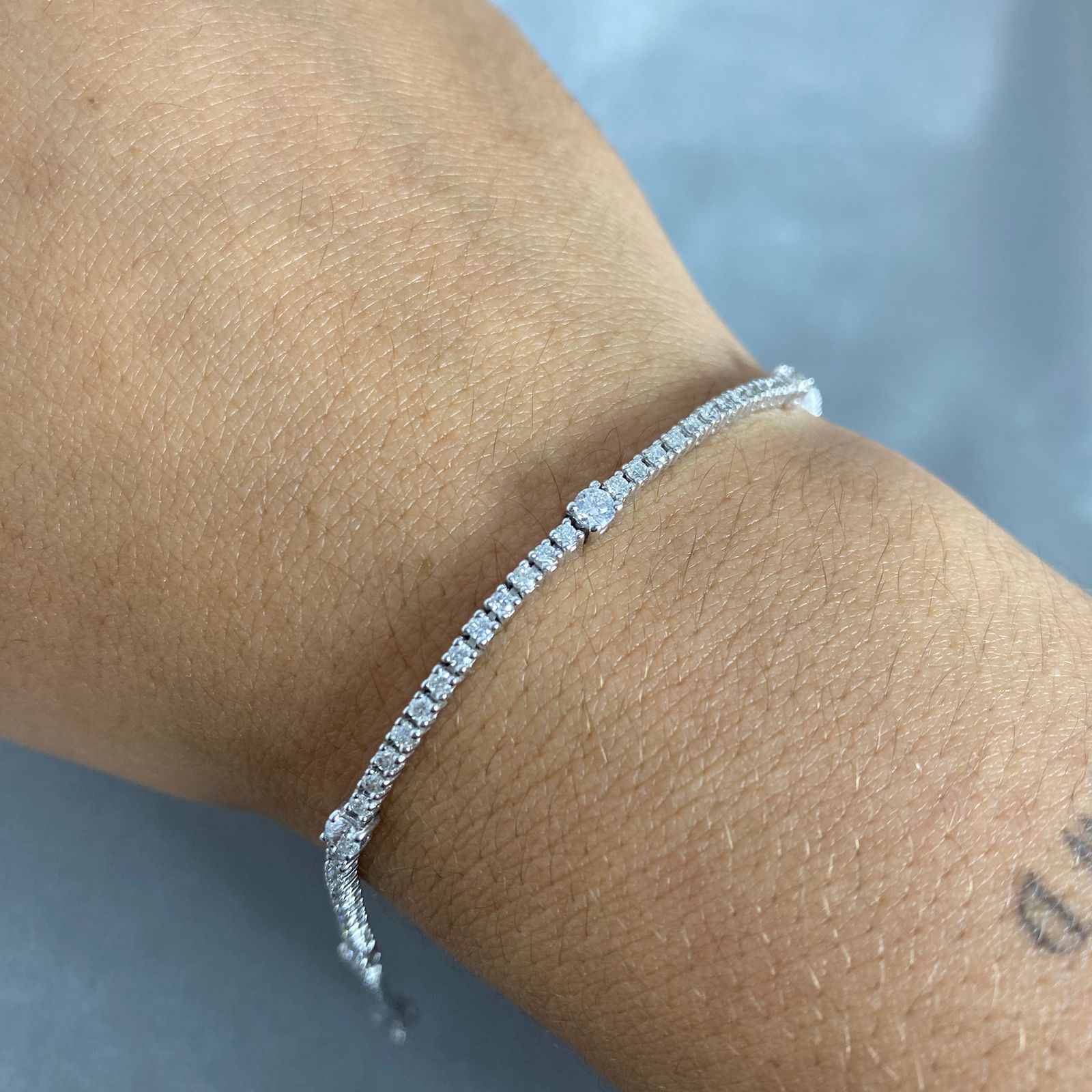 Pulso It tennis 5 diamantes 2.85mm / 77 diamantes 1.5mm Oro blanco 18k 6,45 Gr / 18 Cm